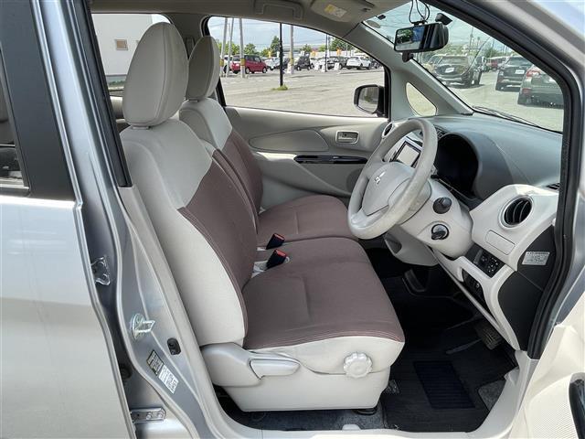 座り心地が良いシートなので長時間の運転でも快適にお過ごしいただけます。新品のフロアマットのご注文も可能です。掲載箇所以外にご希望の写真がございましたらお気軽にお問い合わせ下さい。