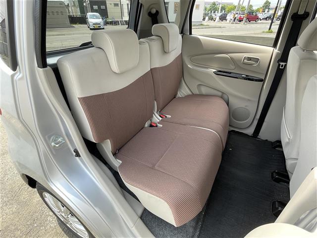 後席もゆったりドライブを楽しめます。ガリバーでご購入いただきましたら、内外装はプロこだわりのクリーニングで清潔なおクルマでご納車させていただきます！店舗での現車確認も承っています！