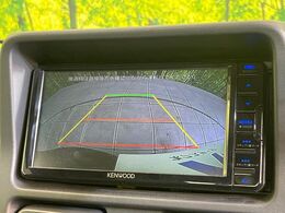 【バックカメラ】駐車時に後方がリアルタイム映像で確認できます。大型商業施設や立体駐車場での駐車時や、夜間のバック時に大活躍！運転スキルに関わらず、今や必須となった装備のひとつです！