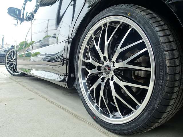 別途オプションにてホイールの変更や純正ホイールのご用意・スタッドレスタイヤ組み込み等可能です！スタッフまでお問合せください！