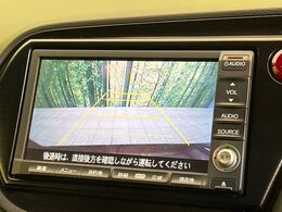 【バックカメラ】駐車時に後方がリアルタイム映像で確認できます。大型商業施設や立体駐車場での駐車時や、夜間のバック時に大活躍！運転スキルに関わらず、今や必須となった装備のひとつです！