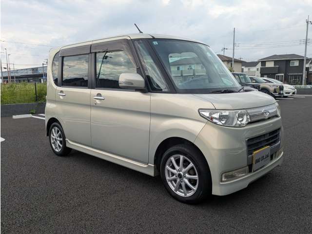 大好評のボディコーティングもご納車までに施工可能！雨染みや線傷など中古車だからと諦めていませんか？ピカピカの状態でお乗り出し頂けます！