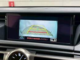 【カラーバックモニター】を装備しております。リアの映像がカラーで映し出されますので日々の駐車も安心安全です。