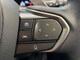 【レーダークルーズコントロール】高速道路での長距離走行が楽に！！自動で速度を保つクルーズコントロールが、衝突軽減システムと連携し、前方の車両を感知して車間を保つように速度調節してくれます！！