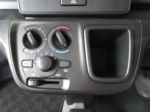 安心の運輸局認証整備工場で国家資格を持った専門スタッフが点検・整備を実施後、ご納車いたします。もちろんアフター（修理・車検・鈑金塗装）も安心してお任せ下さい。お問い合わせは⇒096-275-5330まで☆