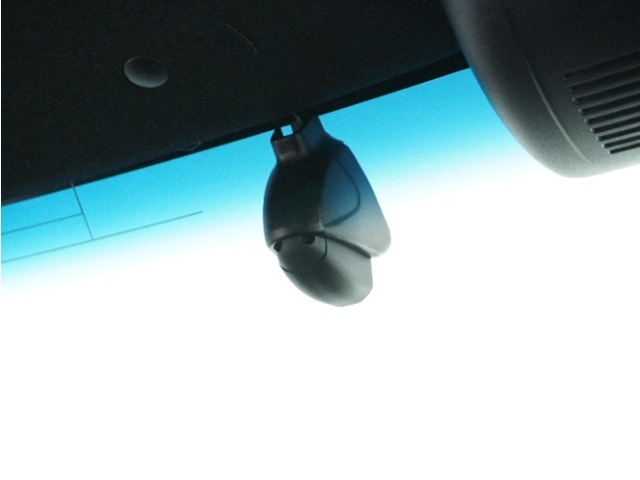 ◆ドライブレコーダー◆映像・音声などを記録する自動車用の装置です。　もしもの事故の際の記録はもちろん、旅行の際の思い出としてドライブの映像を楽しむことができます。