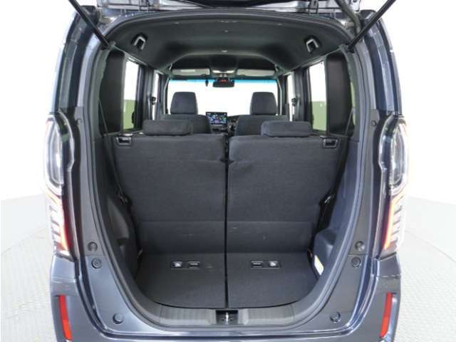 フル乗車でもしっかり荷物を収納出来るラゲッジスペースです。普段の買い物でしたらしっかり積める十分な荷室スペースを確保しています。