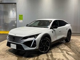 現在、プジョ-のフラッグシップであるク-ペスタイルのSUVです。