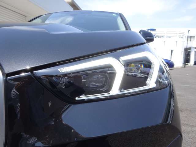 弊社はBMW正規販売店として歴史がございますので、BMW旧モデルから新型車まで商品知識と整備知識を備えております。ご納車後のご不明な点等も、お気軽に弊社担当者まで直接お問い合わせ下さい。