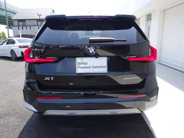 BMW正規販売店のお車は、全てのお車にBMW認定中古車保証書が発行されます。保証約款もございますので、保証内容が明確でございます。お客様にご安心してお乗り頂けますよう、全力でお客様をサポート致します。