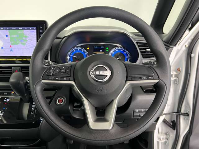 ハンドルから手を放さずオーディオの操作ができます。