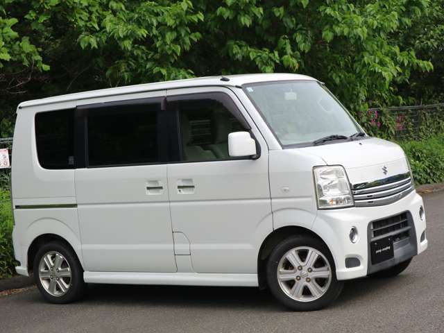 車輌は店舗から国道16号線側に道路一本、約50m位離れた場所に保管しています。シャッター内に入っている車輌も有りますので、前もってご連絡頂ければ屋外に出して置く事も可能です！！是非一度、見に来て下さい♪