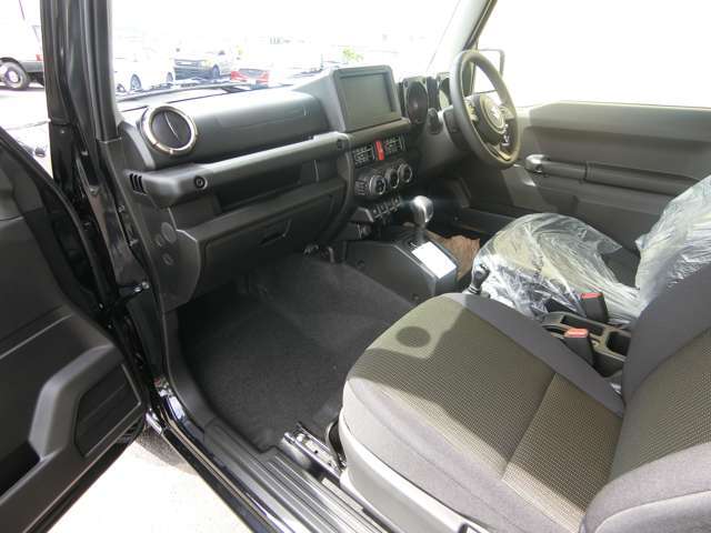 当社は車検と注文販売をメインに行っております。車検では無駄な交換等を行わない事で費用削減を行っております。また、在庫していないお車でも全国からお探し致します。お気軽にお問い合わせください。