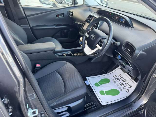 当店の展示車は全車1台1台丁寧に心を込めてクリーニング清掃済みです。ご納車時は再度クリーニングしてからご納車させて頂きます♪