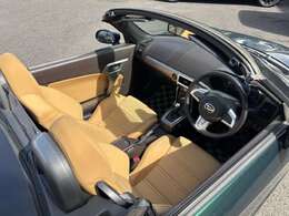 【車内清掃】お客様に気持ちよく見て頂けるよう展示車両は常に綺麗に仕上げております！