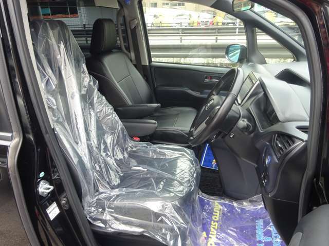 全席にレザー調シートカバーを装着！！状態も良好です！！ぜひ1度ご覧下さい！！