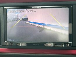【バックカメラ】駐車時に後方がリアルタイム映像で確認できます。大型商業施設や立体駐車場での駐車時や、夜間のバック時に大活躍！運転スキルに関わらず、今や必須となった装備のひとつです！