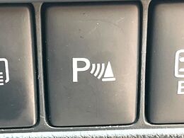 【クリアランスソナー】バンパーに付いたセンサーが障害物を検知！一定の距離に近づくとアラートで教えてくれます♪狭い駐車スペースや車庫入れ時も安心ですね☆