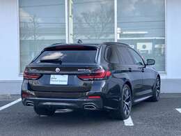 Emergency Service 365日24時間体制で、万一の故障などのトラブルに対応。応急処置のアドバイスのみならず、保証期間中は出張修理やレッカーなどの手配、さらにはお客様の代替交通手段やホテルの確保を行います。