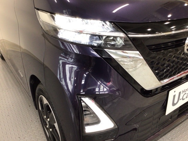 【LEDヘッドライト】ディスチャージヘッドライト（HID）と同等の明るさで、夜道や雨天走行が明るく視界良好！！　フォグライトも装備で、安心感さらにUPです♪安心ドライブを楽しんで下さい♪
