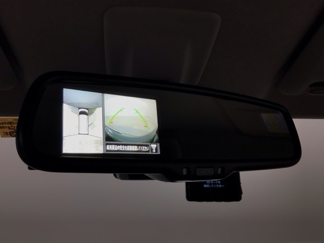 【カメラ】周囲の状況を多彩なビューでミラー画面に表示します。駐車場や見通しの悪い交差点での安心感を高めます♪