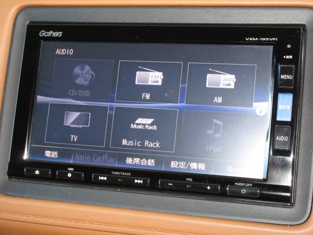 ナビゲーションはギャザズメモリーナビ（VXM-195VFi）を装着しております。AM、FM、CD、DVD再生、Bluetooth、音楽録音再生、フルセグTVがご使用いただけます。