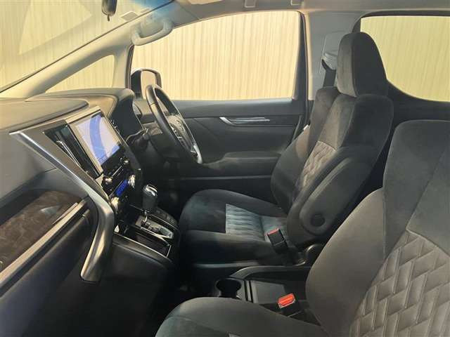 清潔で広々した座席です！是非、現車を見て体感してみてください。