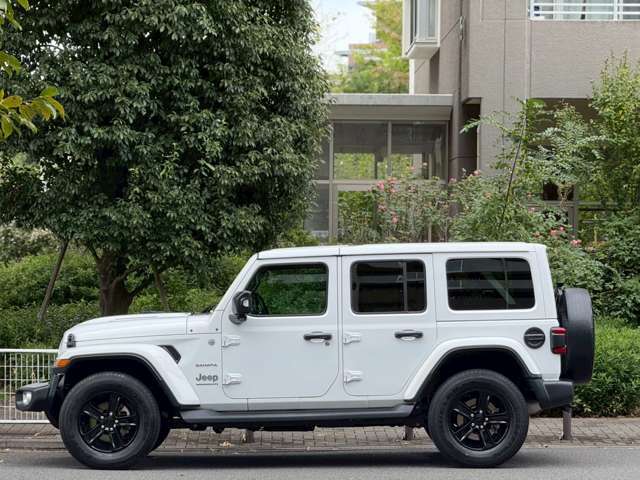 オンロードからオフロードまでどんな場所でも大活躍してくれるお車です！