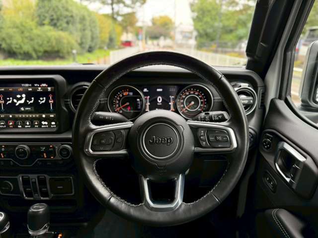 ステアリングの傷や擦れなく綺麗な状態です♪