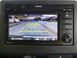 リアカメラが装備されており、後方の安全確認はもちろんのこと狭い場所での駐車や雨の日・夜間など視界の悪いコンディションでのストレスの軽減にもなります。