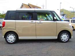 両側スライドドアなので狭い駐車場でも乗り降りしやすいですね。小さなお子様の乗り降りも楽です。