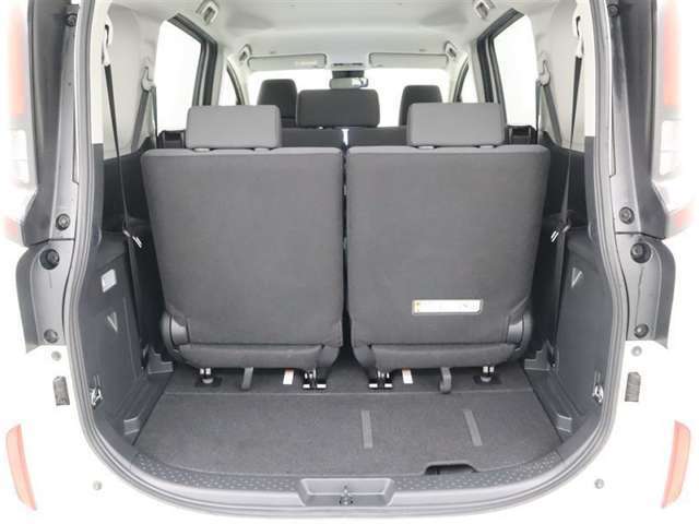 ラゲージスペースだって広々です！車種によっては床下収納やシートを動かして更にお荷物積めちゃいます♪