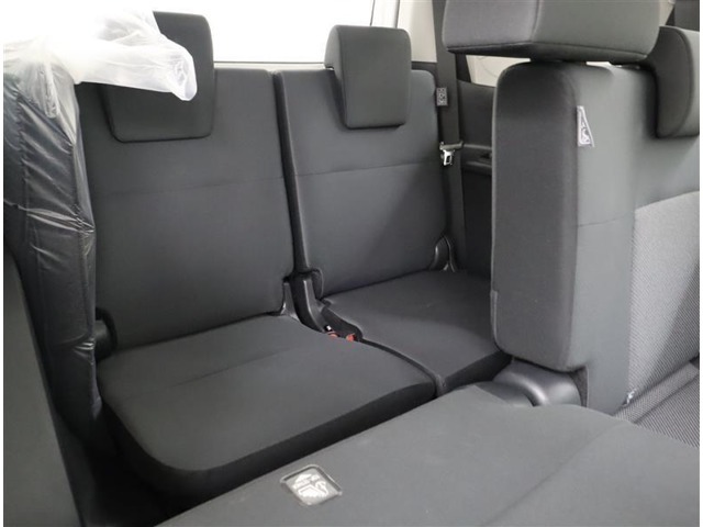 3列目シートは左右収納式です！なのでラゲッジスペースも左右幅広く、ゆったり活用できます！