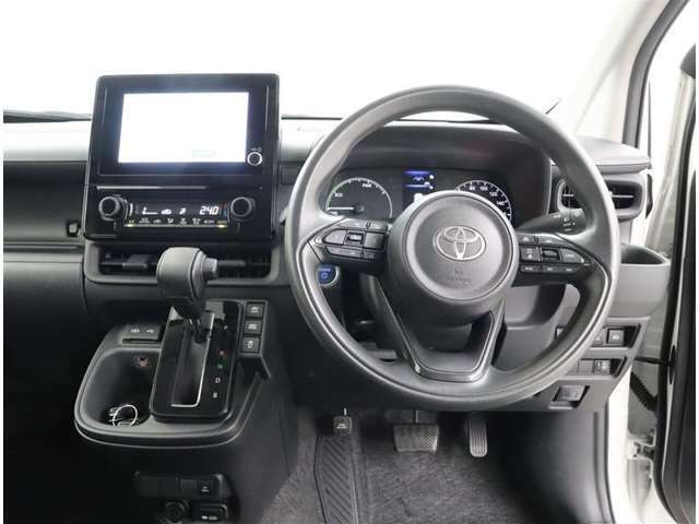 運転席からの操作もしやすいインパネ配置と、見切りのいいアイポイントですので、お車の操作性にも優れていますよ！快適・安心・安全です！！