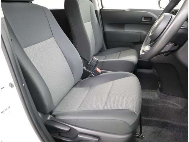 アイポイントも高く、女性の方も運転しやすいですよ！ホールド感もあり疲労を軽減させ、もちろんシートも座り心地も◎！