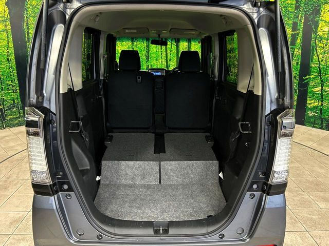 普段のお買い物や通勤、送迎等に十分な荷室スペースを確保しております。セカンドシートを倒すと、大きな荷物の積載も可能です♪