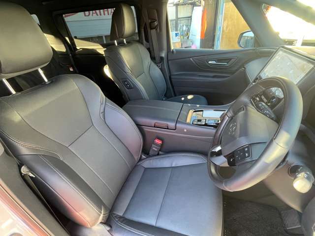 運転席シートまわりは使用感も少なく、良好な状態となっております。丁寧に使われていたことがよくわかります。