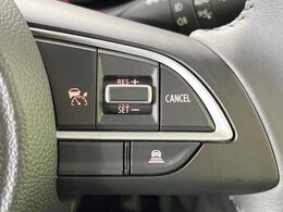 【アダプティブクルーズコントロール】高速道路での長距離走行が楽に！！自動で速度を保つクルーズコントロールが、衝突軽減システムと連携し、前方の車両を感知して車間を保つように速度調節してくれます！！