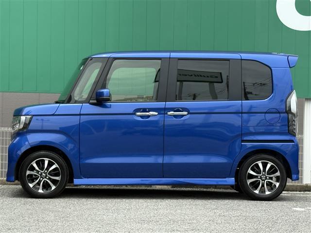 【左サイド】店舗にて現車の確認もいただけますので、お電話で在庫のご確認の上是非ご来店くださいませ！！！