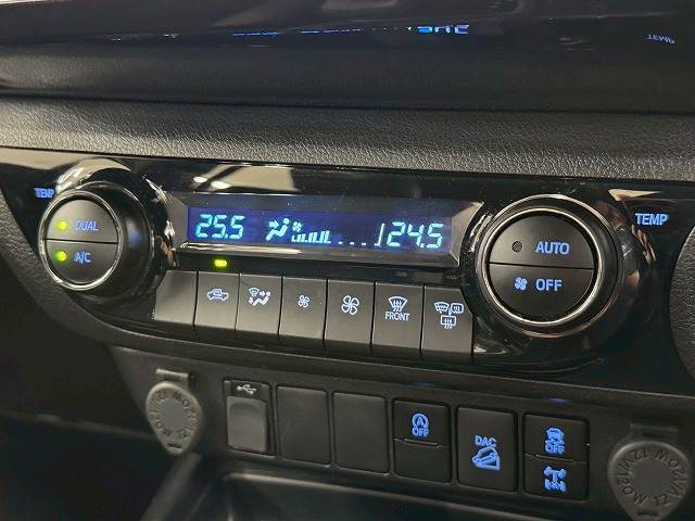 【オートエアコン】車内温度をセンサーが感知してご希望の車内温度になるよう、風量も自動で調整してくれます☆