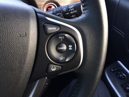 【アダプティブ・クルーズ・コントロール】予め設定した車速内でクルマが自動的に加減速。 前走車との適切な車間距離を維持しながら追従走行し、高速道路でのドライバーの疲労を軽減してくれる嬉しい機能付♪