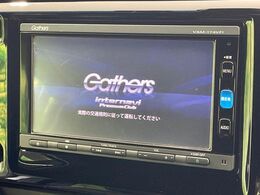 【純正ナビ】人気の純正ナビを装備しております。ナビの使いやすさはもちろん、オーディオ機能も充実！キャンプや旅行はもちろん、通勤や買い物など普段のドライブも楽しくなるはず♪