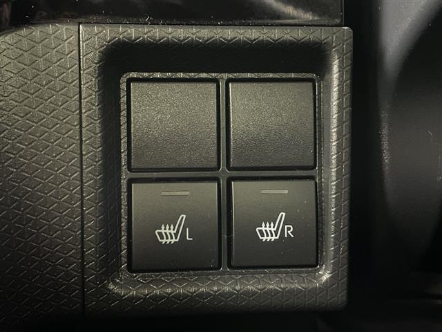 【衝突軽減ブレーキ】衝突するおそれが高い場合、音と光で注意して強いブレーキングを行い、衝突回避・被害軽減を支援します。機能には限界があるためご注意ください。