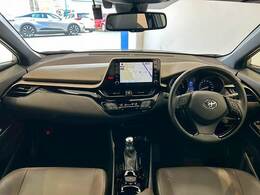 コックピット。車内もキレイで嫌な臭いもありません！ご納車後の臭いが付きにくくなる「空気触媒コーティング」もあります。