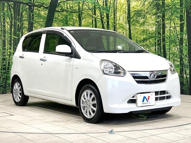 大好評のボディコーティング「弾スプラッシュコート」もご納車までに施工可能。通常のガラスコートと異なる、耐久年数6年の無機質ガラスコーティングが、ボディをキレイな状態に保ってくれます。