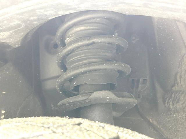 お車を安心してお乗りいただく為には、足回りの定期点検が欠かせません。サービスサポート（有償保証）では無料点検もご提供しており、安心のカーライフをお過ごしいただけるサポート体制が整っています。