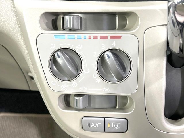 寒い冬も暑い夏も全席に快適な空調を届けてくれる、ダイヤル式エアコンを装備♪