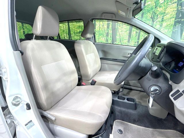 運転席シート廻りは使用感も少なく、良好な状態となっています。丁寧に使われていたことがよくわかりますね。