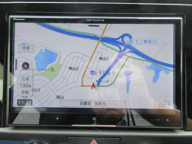 一流メーカーナビ付きです。品質安心、機能充実！使い勝手も純正と大きく変わる事はありませんよ。ご不明点はぜひスタッフまでお問い合わせくださいね。