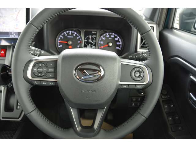 アダプティブクルーズコントロール付き！ステアリングスイッチは、ナビのオーディオと連携しています！お問い合わせは079-280-1118、カーズカフェ　カーベル姫路東までお気軽に＾＾